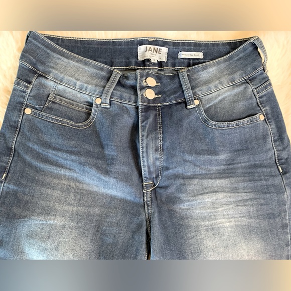 Medium Rise capri Jane Jeans - Picture 2 of 5